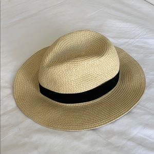 Packable straw hat